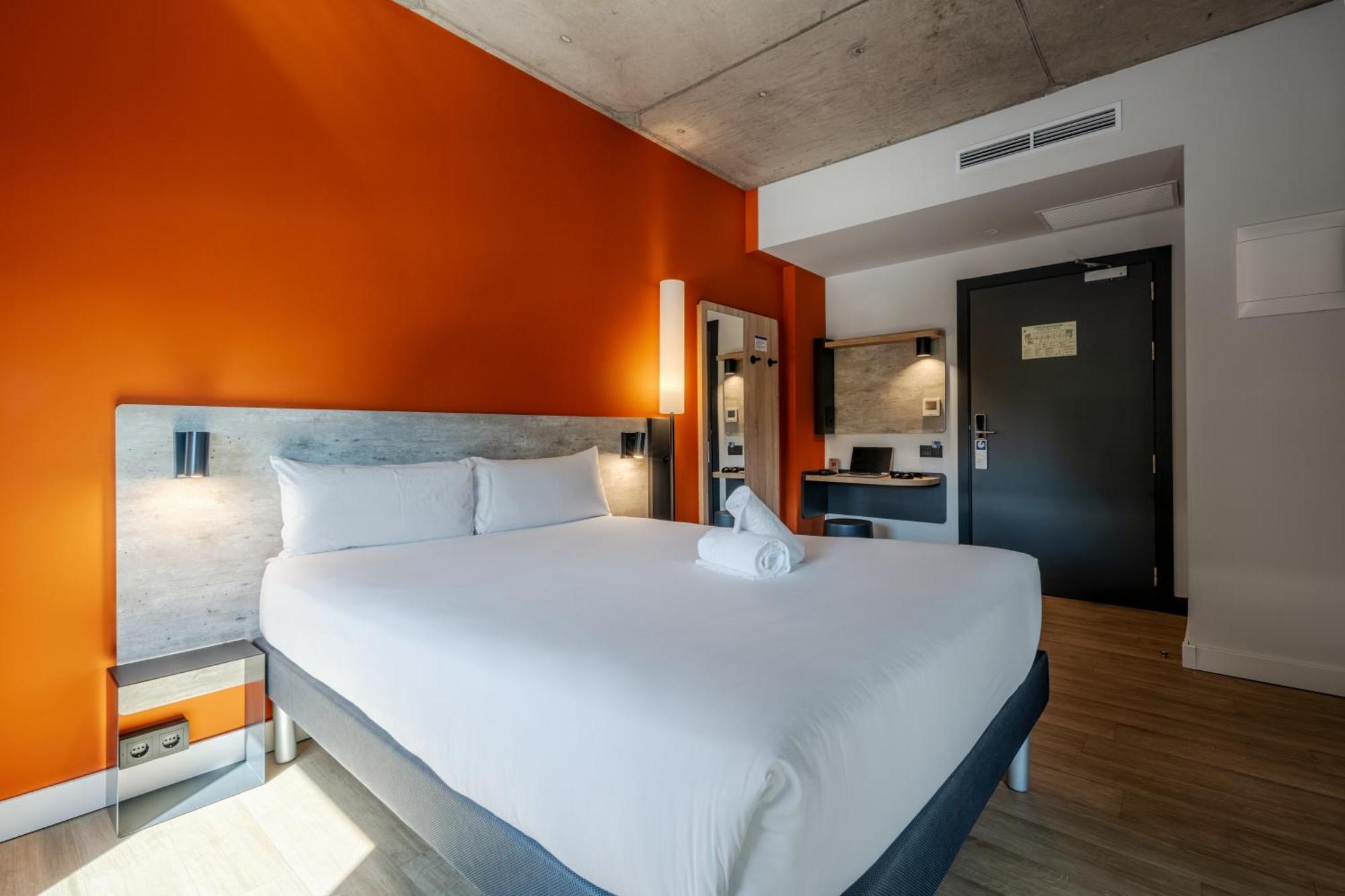 Ibis Budget Madrid Aeropuerto Esterno foto